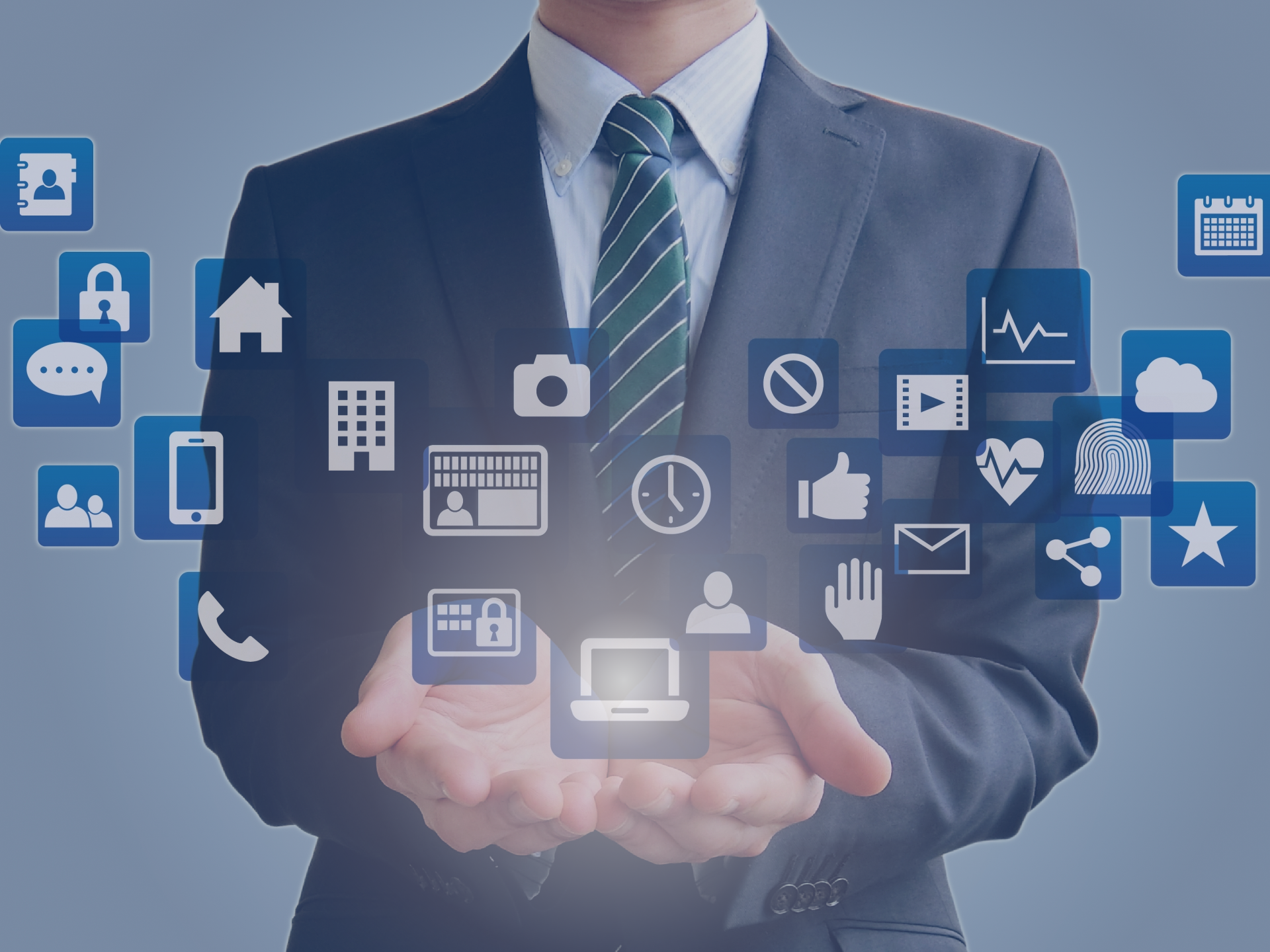 ビジネスマンとアプリのイメージ